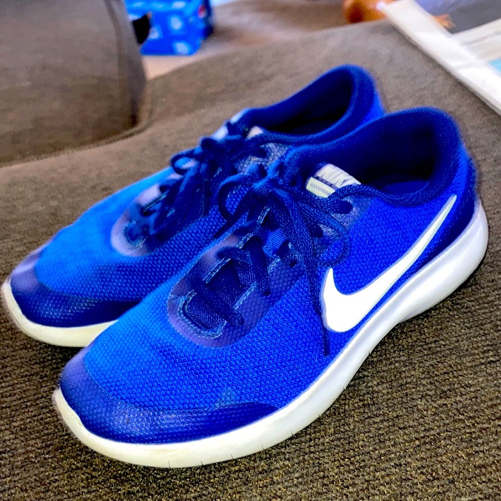 Nike girls shoes